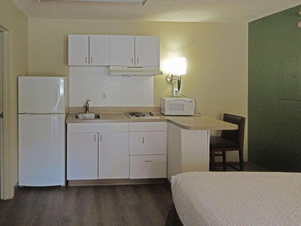 Suburban Studios Raleigh - Crabtree Valley Habitación foto
