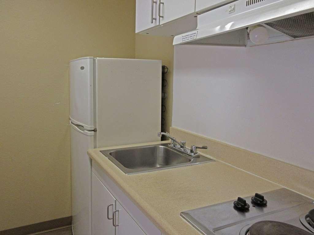 Suburban Studios Raleigh - Crabtree Valley Habitación foto